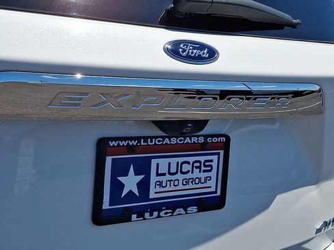 Used 2021 Ford Explorer XLT w/ Equipment Group 202A AWD/4WD image 32
