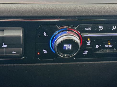 Used 2025 GMC Sierra 1500 SLE image 14