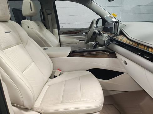 Used 2022 Cadillac Escalade Premium Luxury Platinum image 7