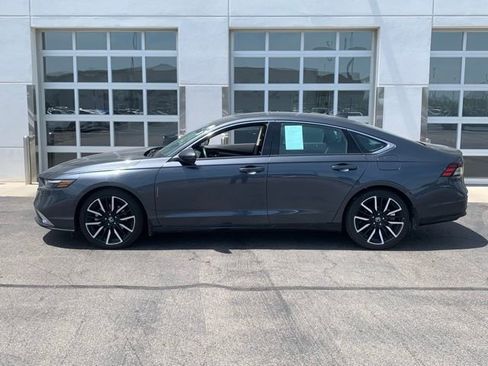 Used 2023 Honda Accord Touring image 3