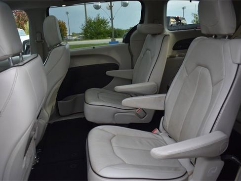 Used 2021 Chrysler Pacifica Limited image 21