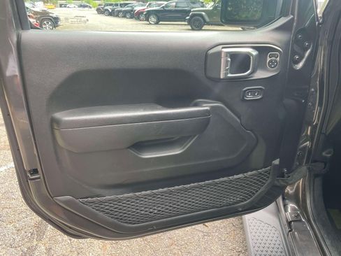 Used 2022 Jeep Gladiator Sport AWD/4WD image 17