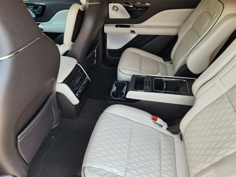 Used 2020 Lincoln Aviator Black Label w/ Dynamic Handling Package image 38