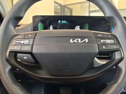 Used 2025 Kia K4 LXS FWD image 28