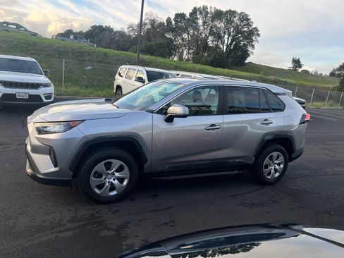 Used 2022 Toyota RAV4 LE image 7