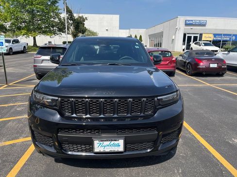 Used 2023 Jeep Grand Cherokee L Laredo AWD/4WD image 2