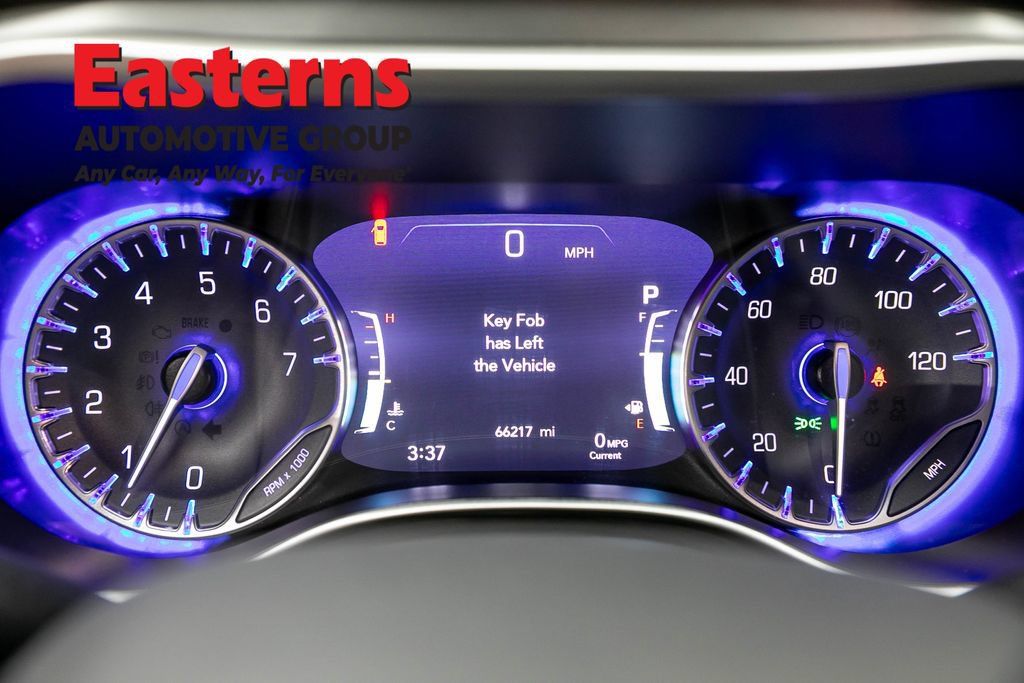 Used 2023 Chrysler Pacifica Touring-L FWD image 18