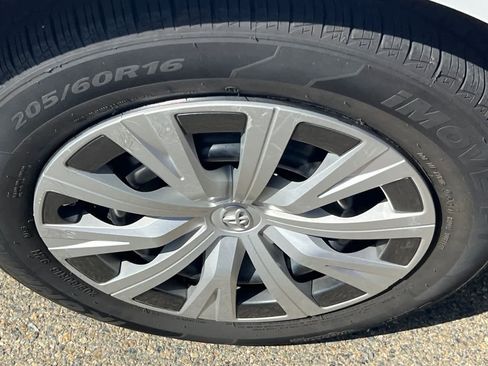 Used 2021 Toyota Camry LE image 17