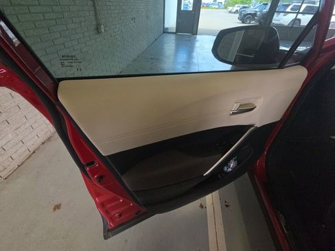 Used 2024 Toyota Corolla Cross XLE w/ Convenience Package image 8