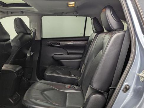 Used 2020 Toyota Highlander Limited image 16