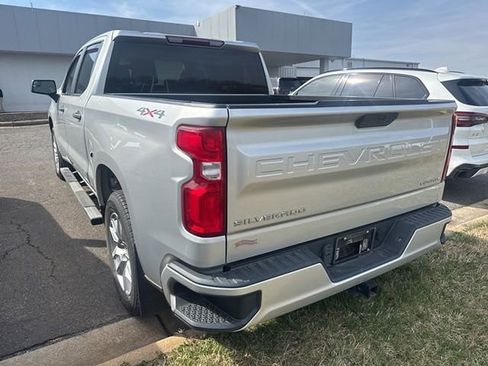 Used 2019 Chevrolet Silverado 1500 Custom w/ Custom Value Package image 3