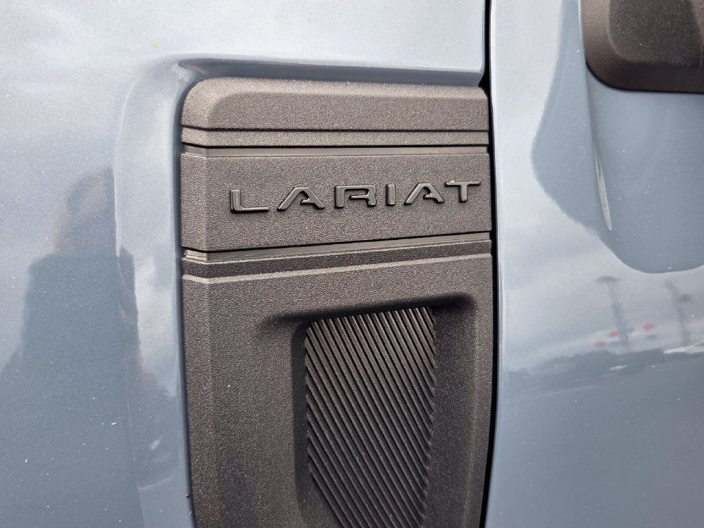 Used 2025 Ford Maverick Lariat w/ Black Appearance Package AWD/4WD image 18