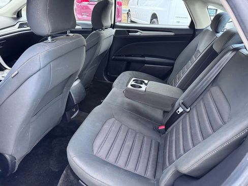 Used 2017 Ford Fusion SE image 18