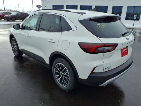 New 2026 Ford Escape SE image 2