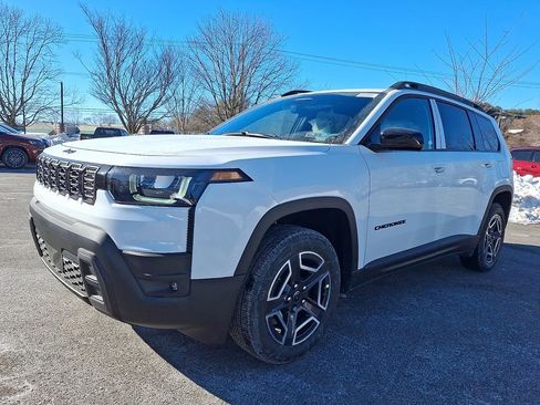 New 2026 Jeep Cherokee Laredo image 2