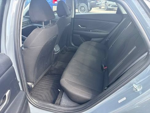 Used 2022 Hyundai Elantra SEL FWD image 7