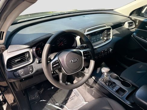 Used 2019 Kia Sorento FWD image 10