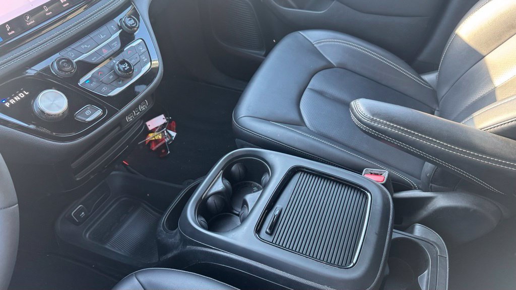 Used 2024 Chrysler Pacifica Touring-L w/ S Appearance Package FWD image 19