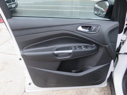 Used 2017 Ford Escape SE w/ Equipment Group 201A image 25