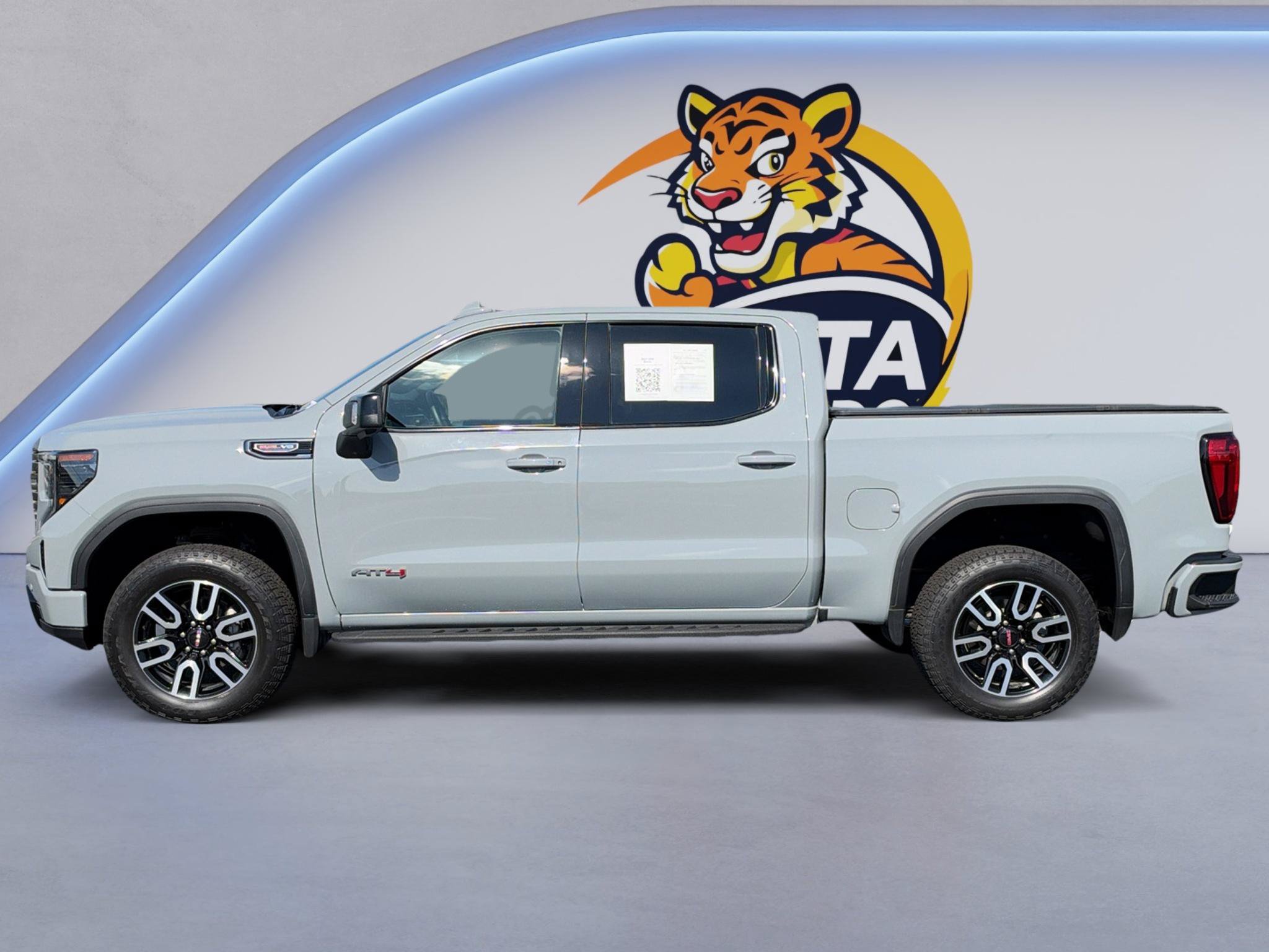 Used 2024 GMC Sierra 1500 AT4 w/ Technology Package AWD/4WD image 8