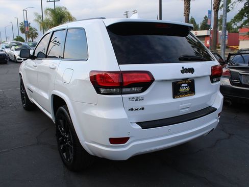 Used 2018 Jeep Grand Cherokee Altitude AWD/4WD image 5