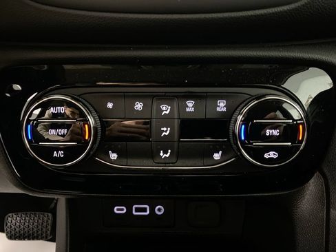 Used 2023 Buick Encore GX Select w/ Sport Touring Package FWD image 18