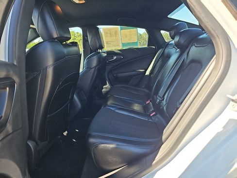 Used 2015 Chrysler 200 S FWD image 19