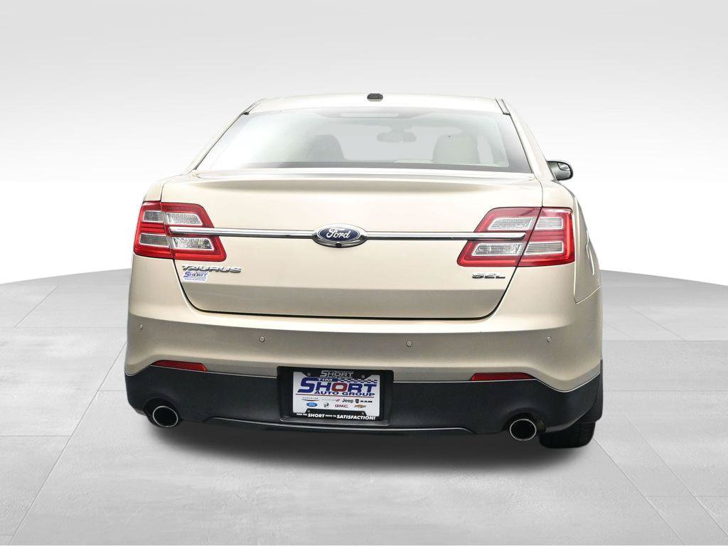 Used 2018 Ford Taurus SEL FWD image 4
