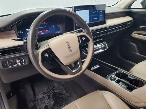 Used 2023 Lincoln Corsair Reserve image 10