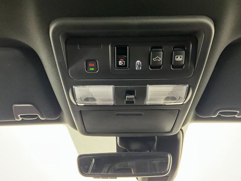 Used 2024 Nissan Titan PRO-4X w/ Pro-4x Convenience Package image 13