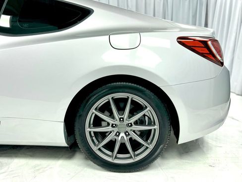 Used 2015 Hyundai Genesis 3.8 image 5