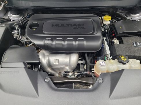 Used 2019 Jeep Cherokee Latitude w/ Popular Appearance Group FWD image 30