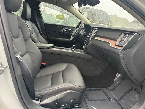 Certified 2025 Volvo V60 B5 Cross Country Plus image 10