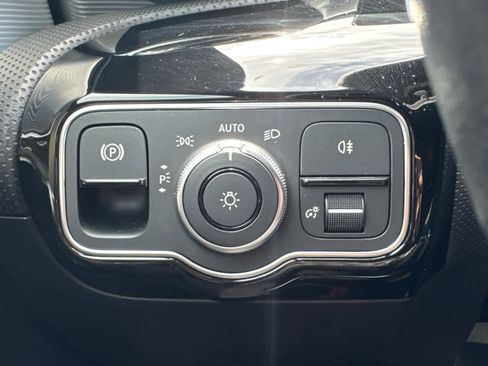 Used 2023 Mercedes-Benz CLA 250 image 17