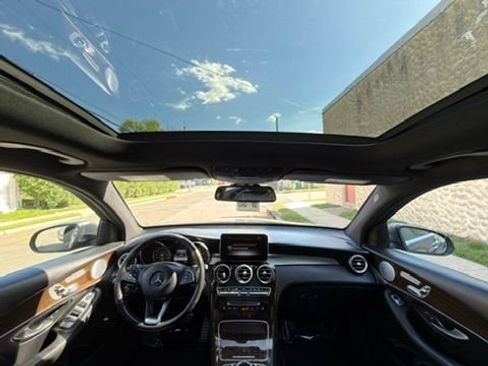 Used 2019 Mercedes-Benz GLC 300 4MATIC image 25