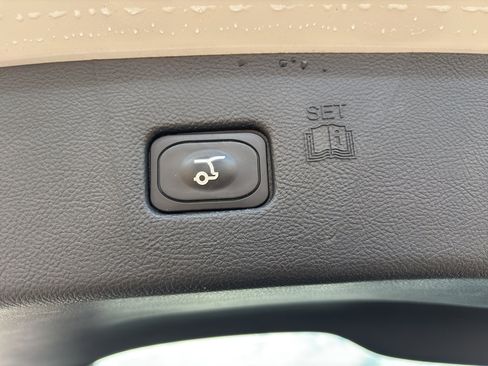 Used 2024 Ford Edge SEL w/ Convenience Package image 16