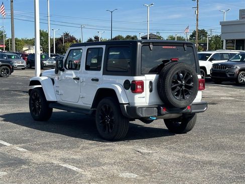 Used 2022 Jeep Wrangler Unlimited Sahara w/ Cold Weather Group image 6