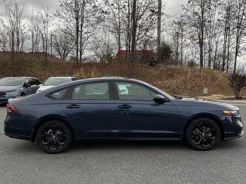 Used 2025 Honda Accord SE image 6