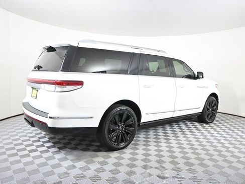 Used 2024 Lincoln Navigator L Reserve w/ Equipment Group 201A AWD/4WD image 6