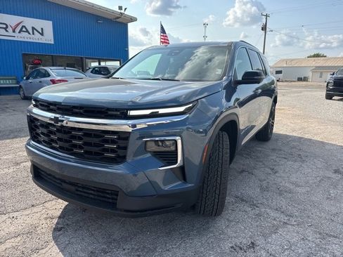 New 2025 Chevrolet Traverse LT w/ Driver Confidence Package image 2