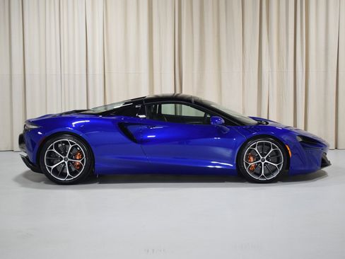 New 2026 McLaren Artura image 14