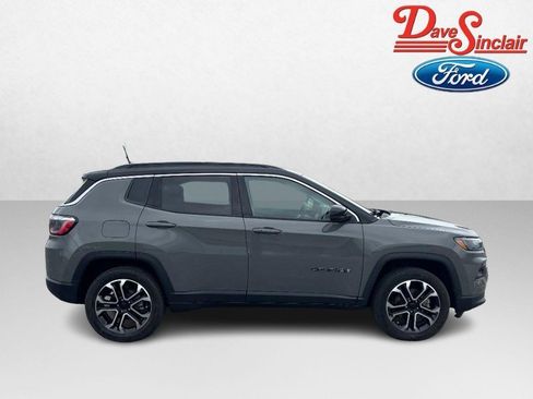 Used 2022 Jeep Compass Limited w/ Sun and Sound Group AWD/4WD image 5