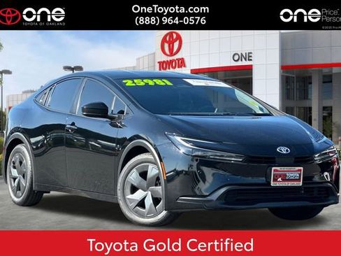 Used 2024 Toyota Prius LE image 1