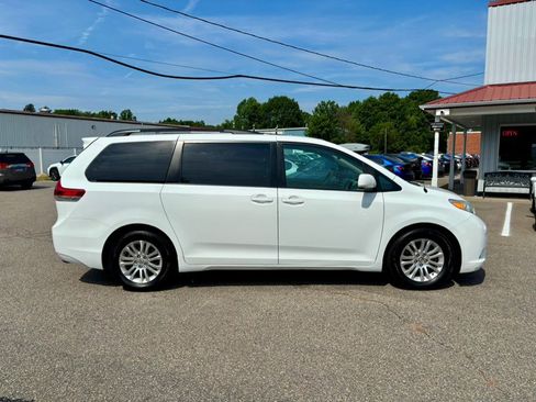 Used 2014 Toyota Sienna XLE FWD image 4