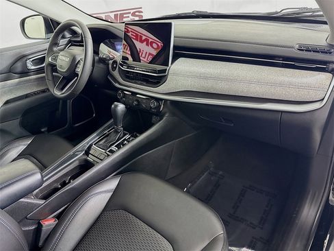 Used 2022 Jeep Compass Latitude image 31