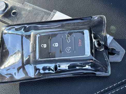 Used 2023 Jeep Grand Cherokee L Laredo image 35