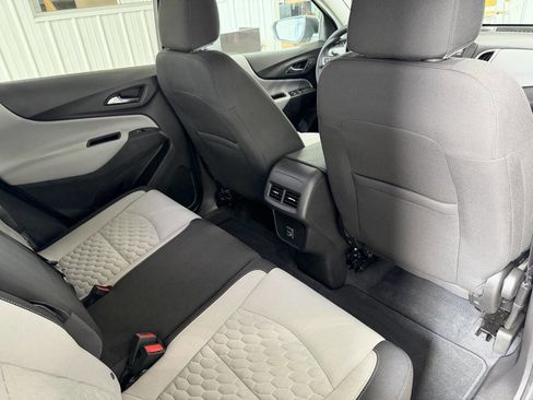 Used 2021 Chevrolet Equinox LS w/ LS Convenience Package image 28