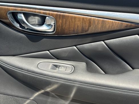 Used 2018 INFINITI Q50 Luxe w/ Essential Package (2.0T Luxe) AWD/4WD image 16
