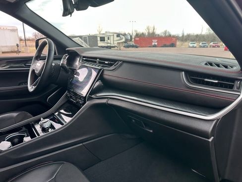 Used 2022 Jeep Grand Cherokee Trailhawk w/ Luxury Tech Group III image 30