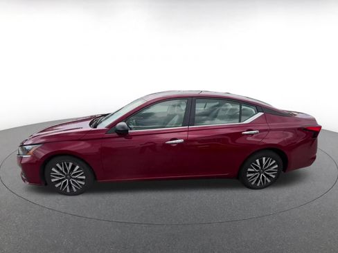 Used 2025 Nissan Altima 2.5 SV FWD image 7